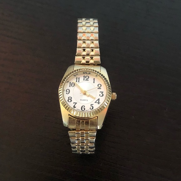 🟢 faux gold watch - Picture 2 of 3